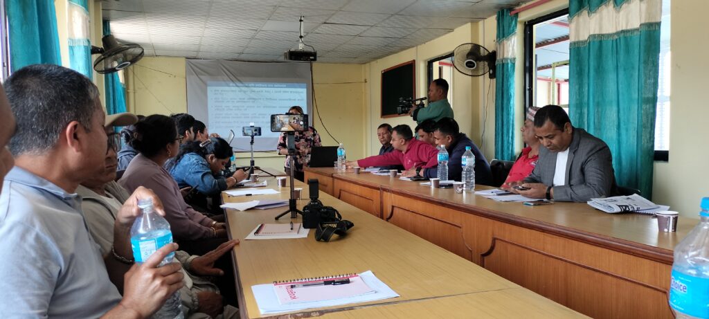 भक्तपुर जिल्लामा क्रियाशिल पत्रकारहरूसँग जनस्वास्थ्य कार्यालयको अन्तरक्रिया कार्यक्रम