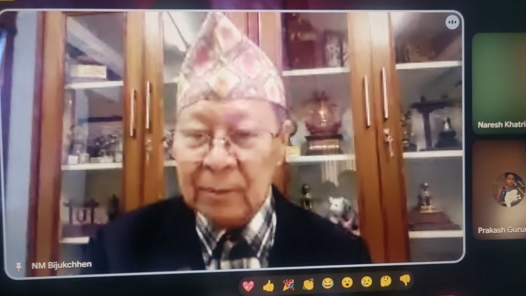 हिमा नदी किनारमै नेमकिपाका अध्यक्ष नारायणमान बिजुक्छेँको कार्यकर्तासंग संवाद