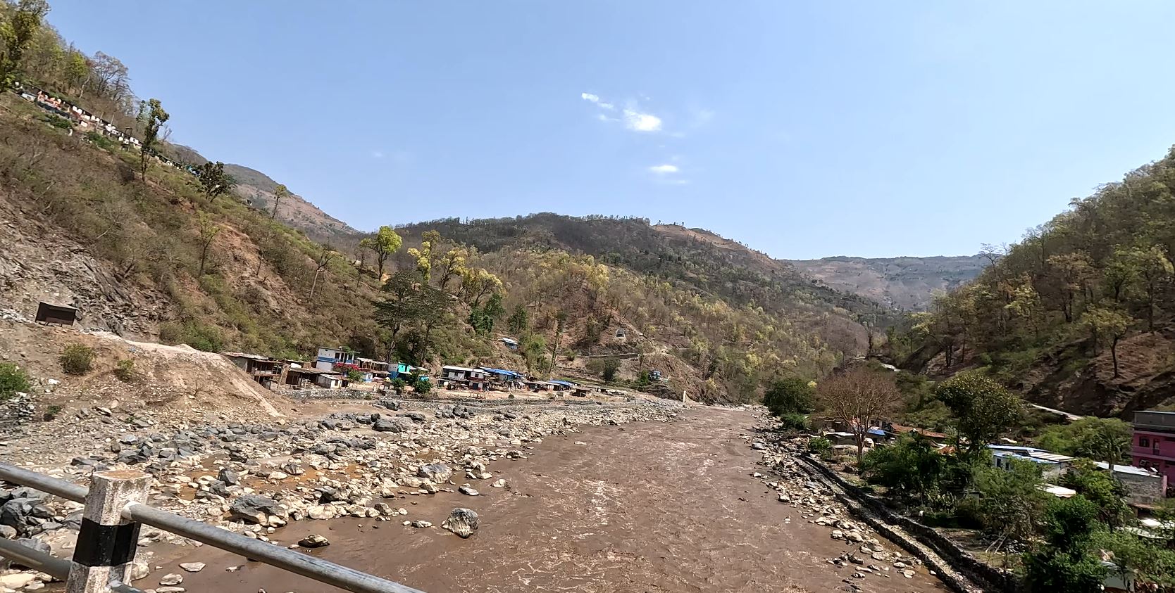 गाउँमा मोटर पुगेपनि कर्णालीका बस्ती सुनसान, सटासटको चर्को प्रयोग 