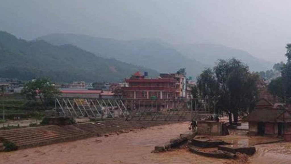 बीपी राजमार्गमा बाढीको कहर, पनौतीमा बाढीका कारण एक महिलाको बेपत्ता