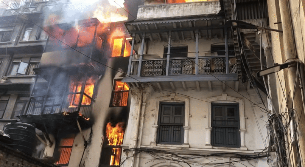 काठमाडौं मखनटोलमा भीषण आगलागी, एक महिलाको ज्यान गयो