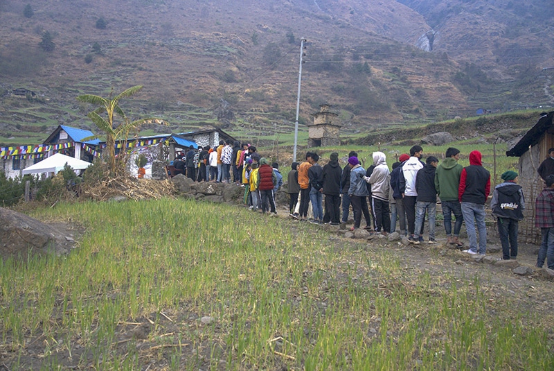 गाउँमै विशेषज्ञ चिकित्सकसहित स्वास्थ्य शिविर आयोजना