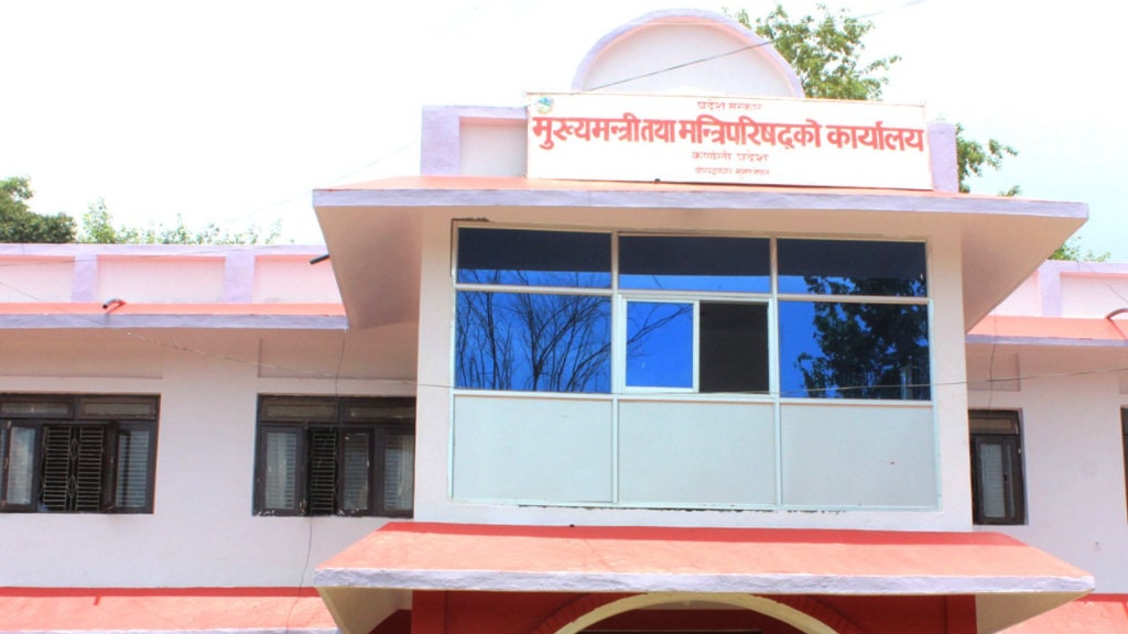 “स्थानीय सेवा ऐनविरुद्ध कर्णालीका ३०० कर्मचारीको आन्दोलन” image