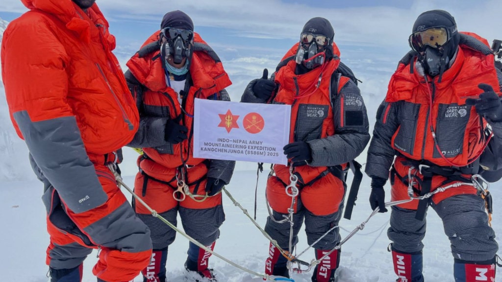 नेपाली र भारतीय सेनाको संयुक्त टोलीद्वारा कञ्चनजङ्घा हिमाल आरोहण