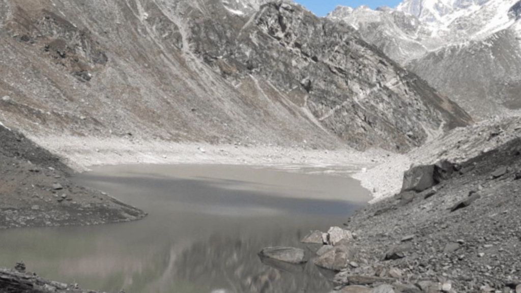 दूधपोखरीकुण्डमा जल सतह घट्दै गएकामा स्थानीयको चिन्ता image