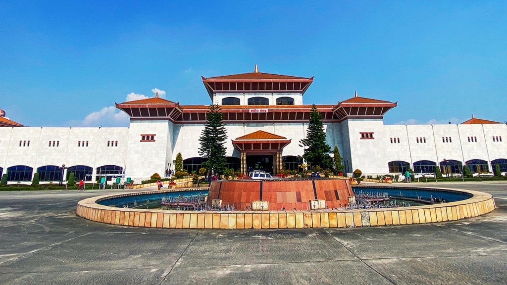 सदनमा ठुला दलका हर्कत स् मन्त्रीलाई झापडदेखि तोडफोडसम्म image