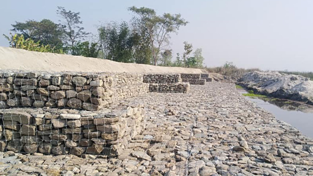 तटबन्धले जोगायो घर खेत