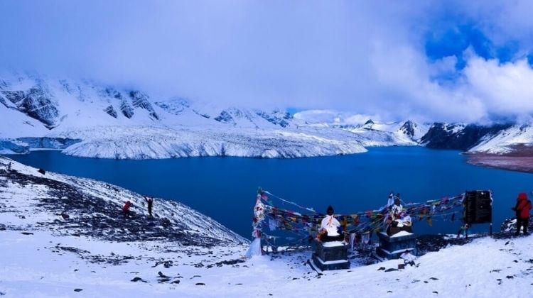 पग्लिँदै हिमनदीहरू: जलवायु परिवर्तनले विश्वभर संकट निम्त्याउँदै