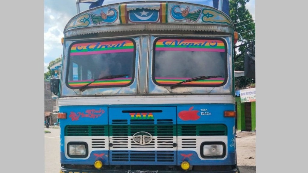 बारामा करिब ४३ लाखको अवैध सामानसहित ट्रक बरामद