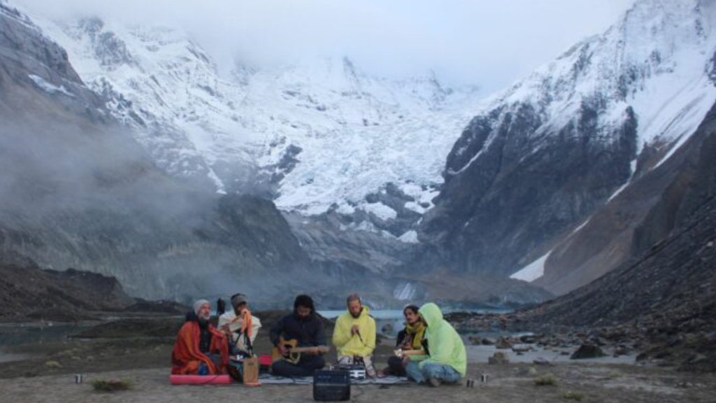 अन्नपूर्ण हिमालको आधार शिविरमा गुञ्जियो ‘फ्रान्सेली सङ्गीत’