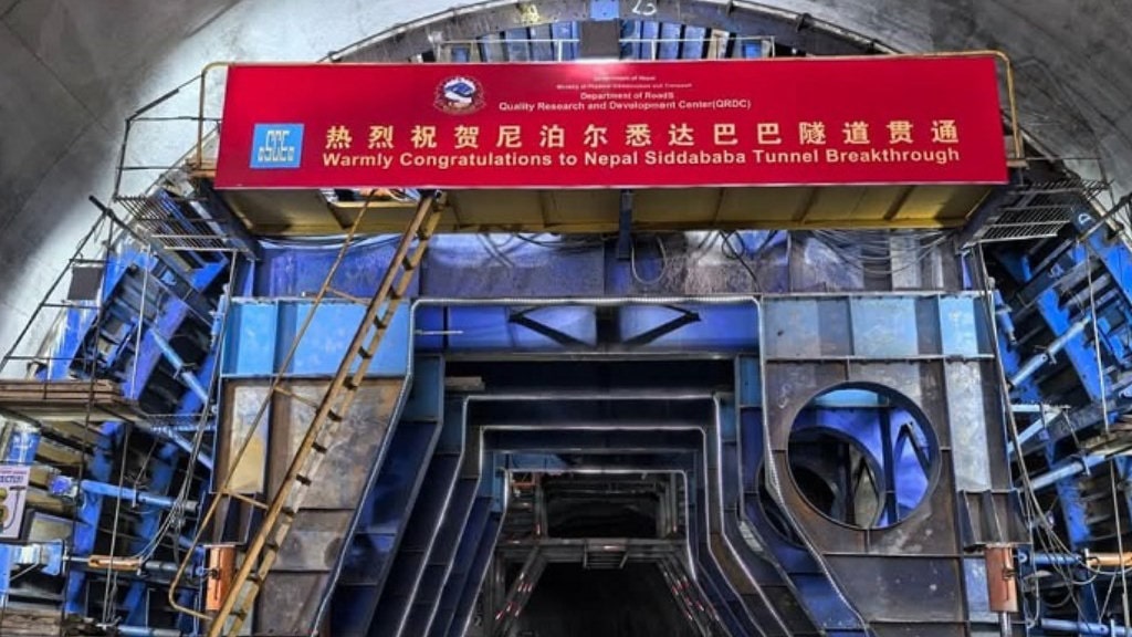 सिद्धबाबा सुरुङमार्ग छिचोलिएपछि काम तीव्र: अहिलेसम्मको भौतिक प्रगति ५४ प्रतिशत