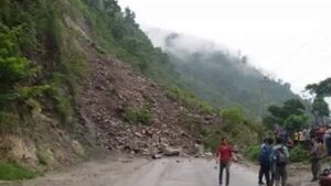 बाढी–पहिरोले देशका प्रमुख राजमार्ग प्रभावित, अरनिको राजमार्ग पूर्ण रूपमा अवरुद्ध image