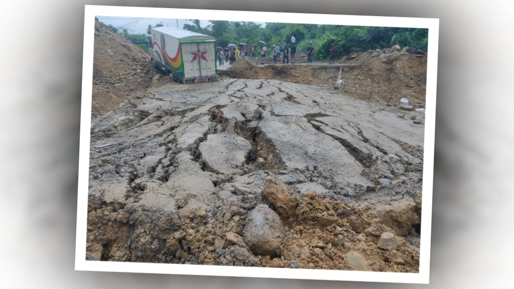 पूर्वपश्चिम राजमार्ग अवरुद्ध, दाउन्नेको खुर्सानी खोलामा सडक भासियो