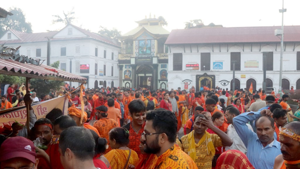 साउनको पहिलो सोमवार: देशभर शिवालयमा भक्तजनको घुइँचो, पशुपतिमा  निःशुल्क बस सेवा