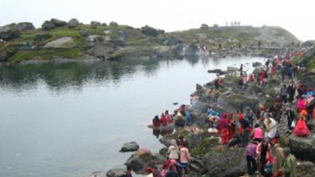 गोसाइँकुण्डमा स्नान गर्ने क्रममा दुई जना तीर्थालु बेपत्ता