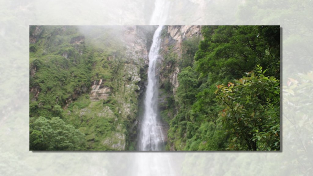ओझेलमा ताप्लेजुङको ढङ्ढङे झरना