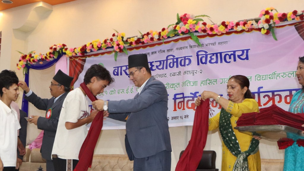 भक्तपुरमा एसईई सफल विद्यार्थीहरूलाई नगरप्रमुख प्रजापतिको बधाई