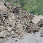 सिद्धबाबा नजिक पहिरो खस्दा सिद्धार्थ राजमार्ग पूर्णरूपमा अवरुद्ध