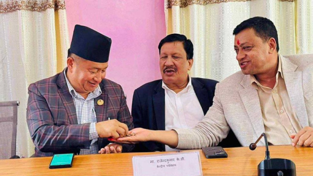 लामालाई बानियाँको आग्रह: “नैतिकताको आधारमा राजीनामा दिनूस्”