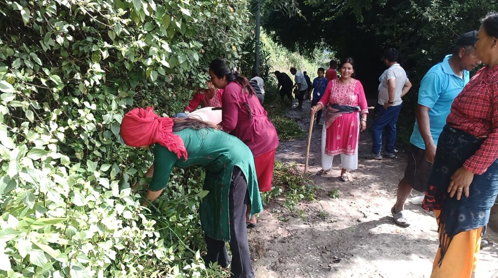 जयराम मार्ग मर्मतका लागि स्थानीयको जनश्रमदान, वडाले सरसफाइ अभियानलाई निरन्तरता दिने