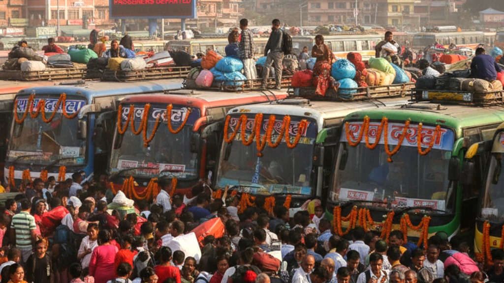 दशैँका लागि काठमाडौं छाड्नेको संख्या बढ्यो, ट्राफिक चाप बढ्दै