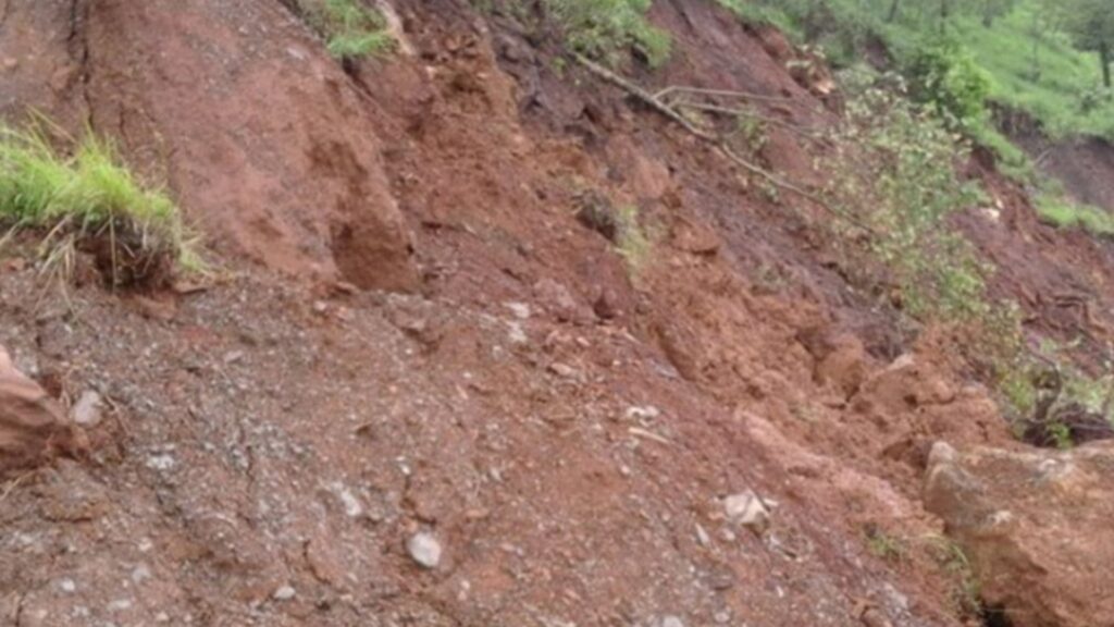 इलाममा भीषण पहिरो: २ जनाको मृत्यु, १५ जना बेपत्ता-उद्धार कार्य जारी