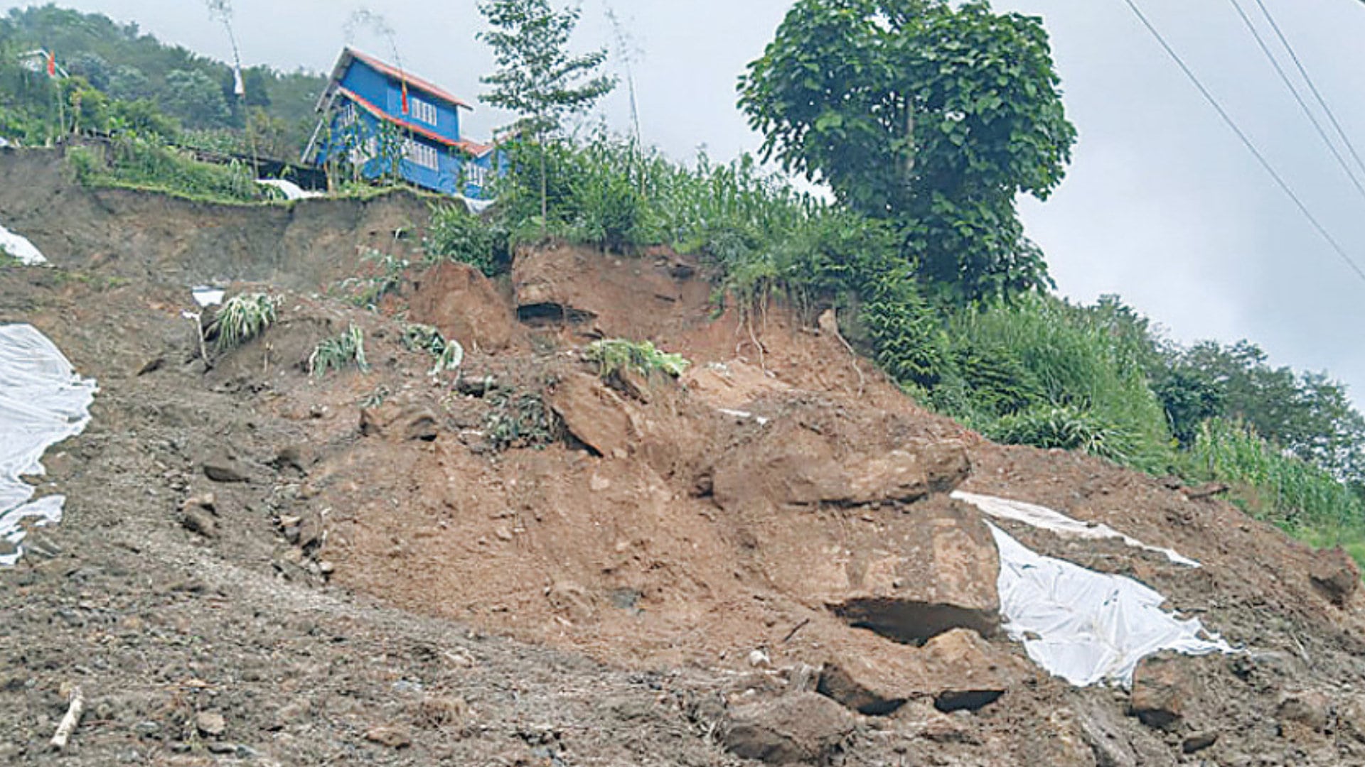 इलाममा वर्षाको प्रकोप: पहिरो र बाढीले दुई दिनमै १८ जनाको ज्यान लियो image