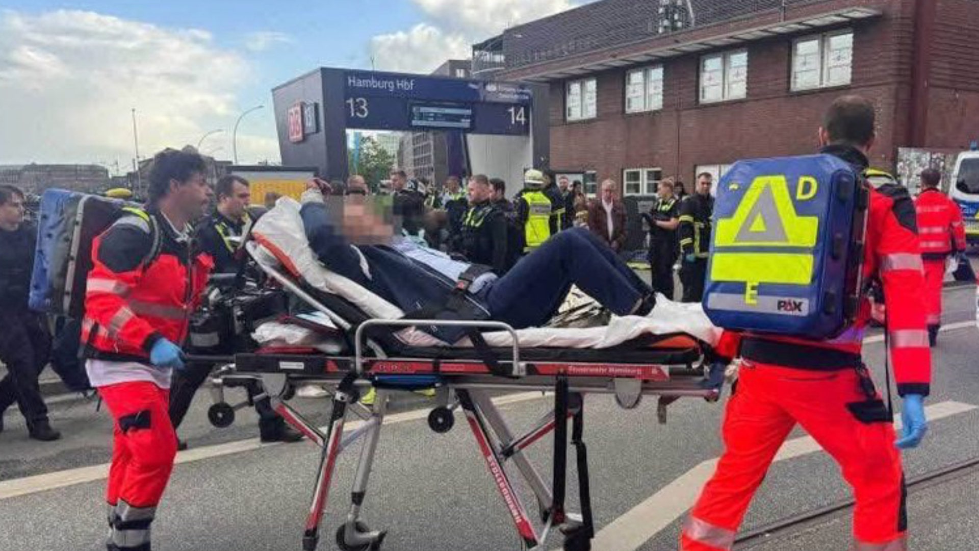 जर्मनीको हर्देकेकी नवनिर्वाचित मेयर आइरिस स्टाल्ट्जरमाथि घरबाहिर छुरा प्रहार। image