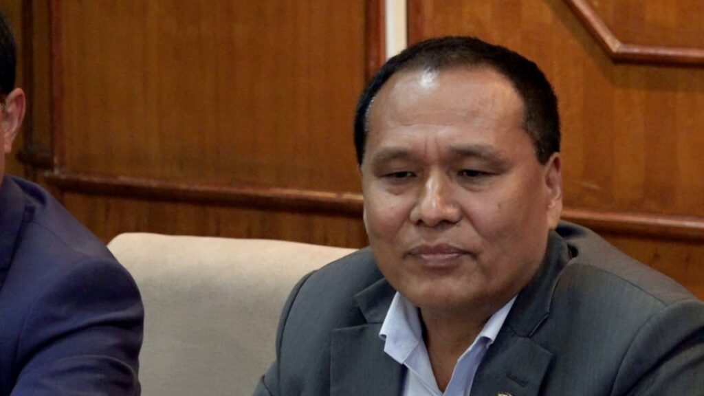 बाढीले बगाएको सडक अनुगमनमा मन्त्री कुलमान, छिट्टै सञ्चालनकाे तयारी