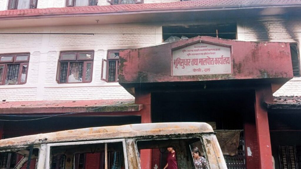 जेनजी आन्दोलनमा २१ मालपोत कार्यालयमा आगजनी