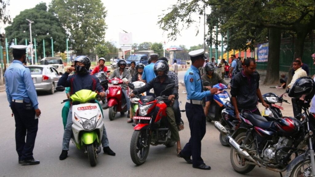 चर्को आवाजमा हर्न बजाउने र परिमार्जित साइलेन्सर प्रयोग गर्ने सवारीमाथि कारबाही