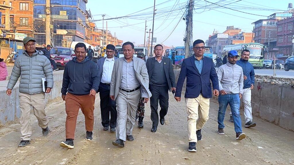 सूर्यविनायक – धुलिखेल सडक विस्तारमा मन्त्री कुलमान घिसिङको अनुगमन, असारभित्र सक्ने लक्ष्य