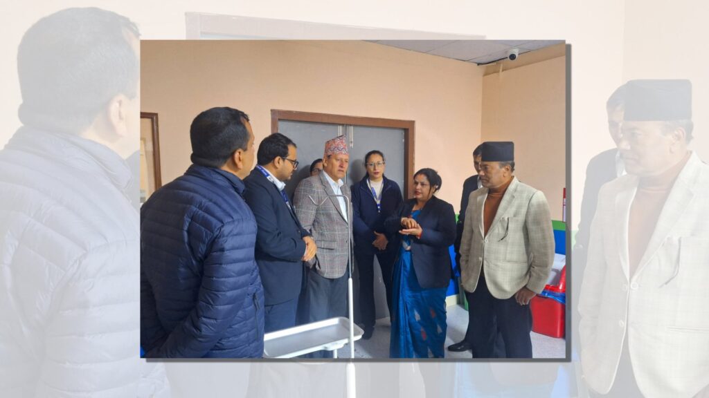 बागमती प्रदेशका प्रमुख सचिव बाबुराम अधिकारीद्वारा भक्तपुर अस्पतालको अवलोकन, सेवा सुविधाको प्रशंसा
