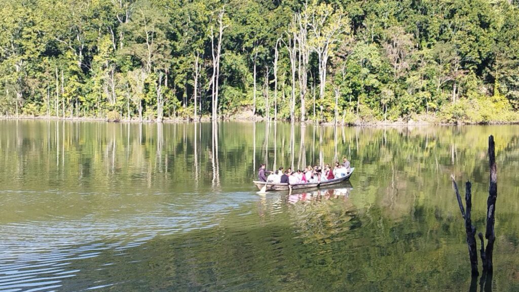 पर्यटकको रोजाइमा बाह्रकुने दह