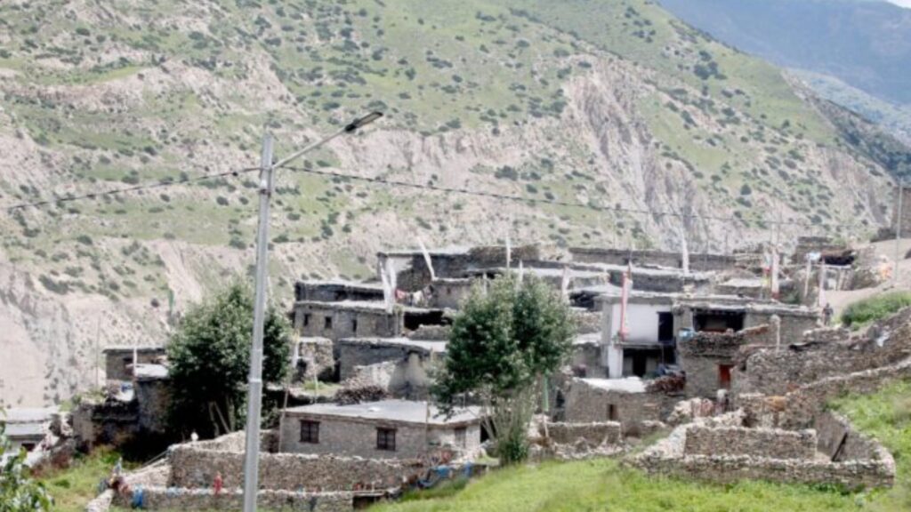 हिउँदयाममा बाँसस्थान फेरिएको मुस्ताङको साङ्ता गाउँ