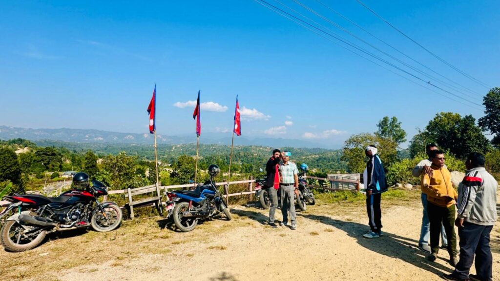 सिरहाको भालटार डाँडामा आन्तरिक पर्यटकको आकर्षण बढ्दो , ‘मिनी हिलस्टेशन’ बन्ने सम्भावना प्रबल