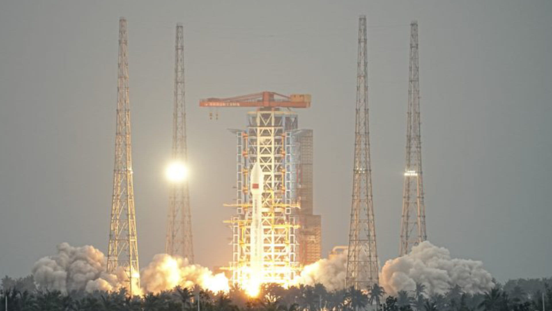 हैनानबाट लङ मार्च–१२ रकेट प्रक्षेपण image