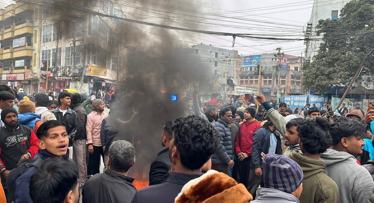 धनुषा घटनाको विरोधमा वीरगञ्ज तनावग्रस्त, प्रहरीले ५ राउण्ड अश्रुग्यास प्रहार image