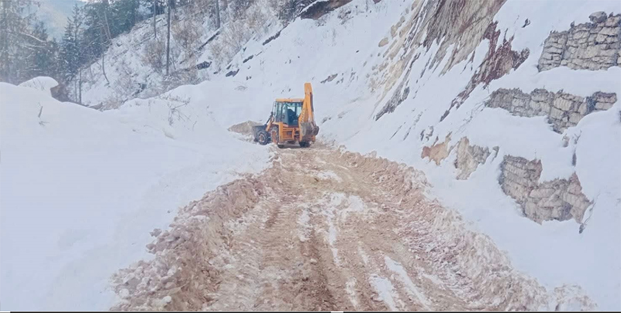 हिमपातले अवरुद्ध नाग्म–गमगढी सडक पूर्ण रूपमा सञ्चालनमा