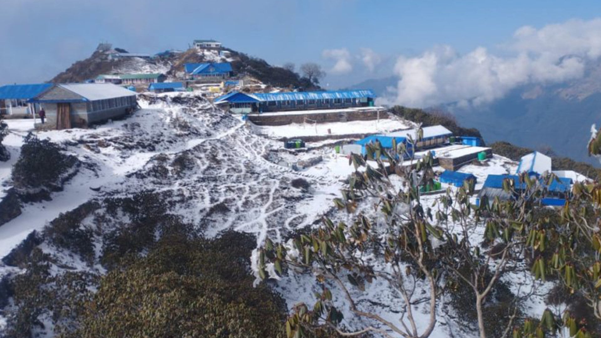 उच्च पहाडी तथा हिमाली क्षेत्रमा हल्का वर्षा र हिमपातको सम्भावना, तराईमा बाक्लो हुस्सु–कुहिरो image