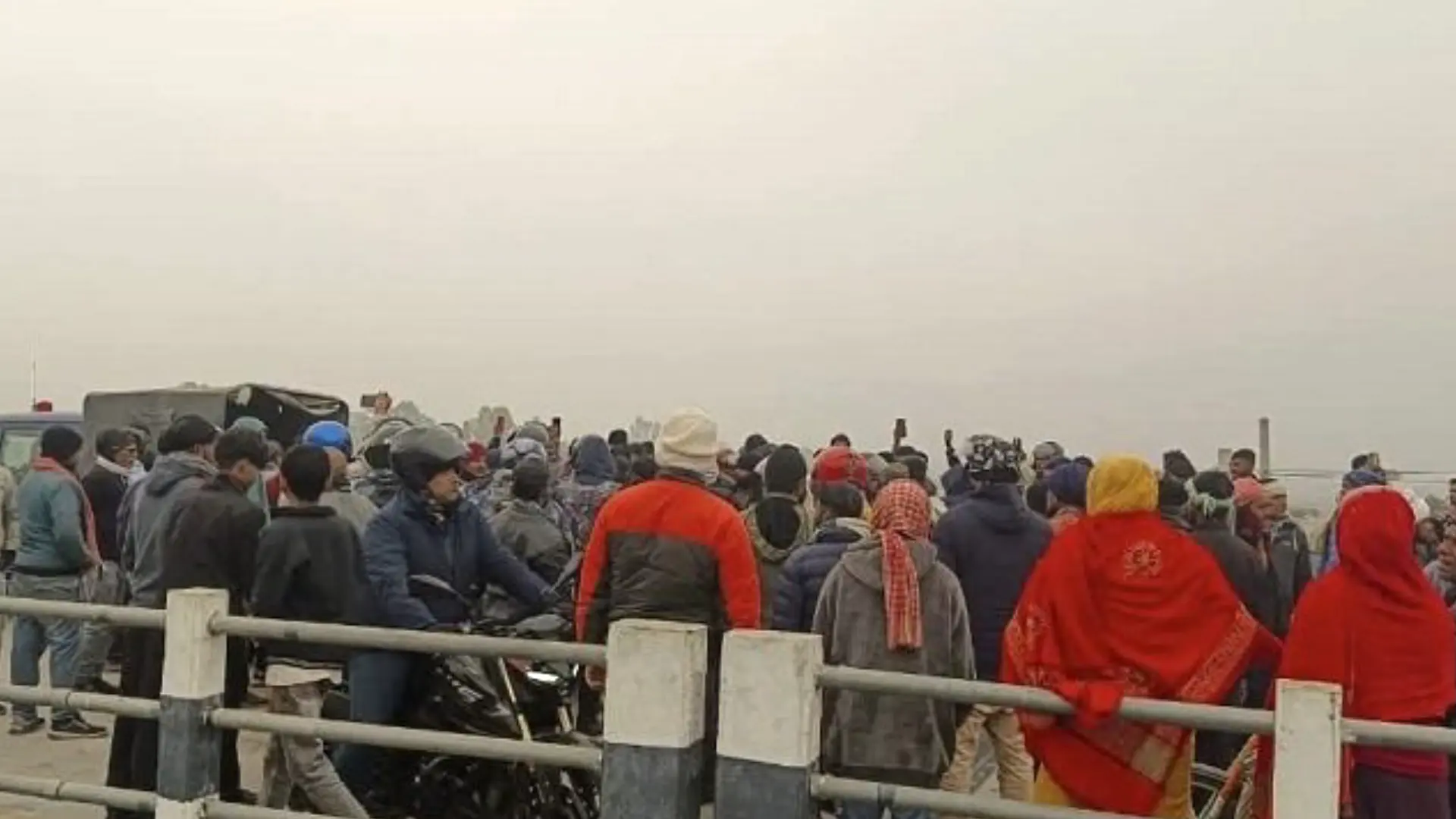 धनुषामा ऐलानी जग्गा विवादमा प्रहरीले १६ राउन्ड अश्रुग्याँस प्रहार image