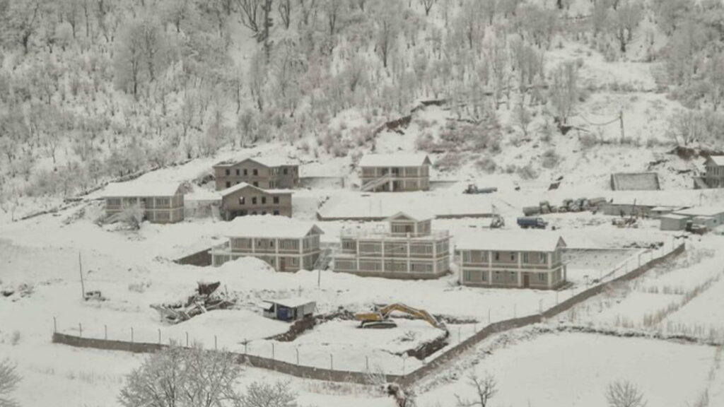 डोल्पाको काइगाउँ सेताम्य, भारी हिमपातले जनजीवन ठप्प