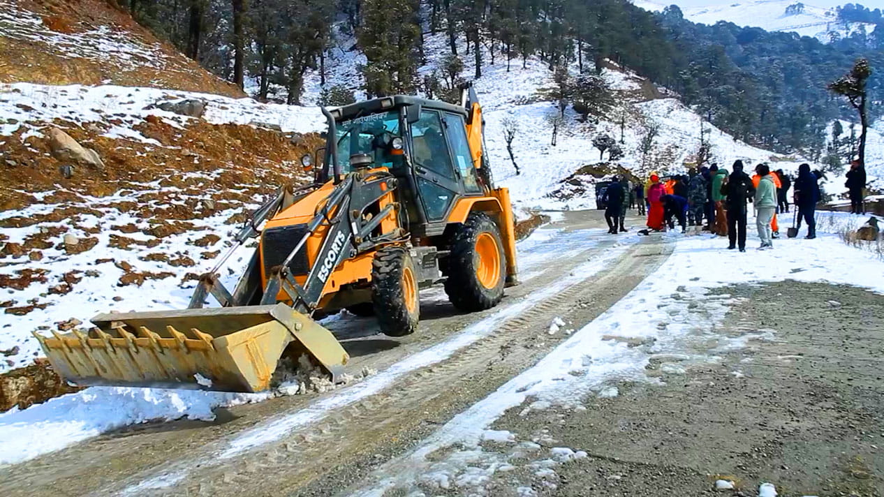 काठमाण्डौमा वर्षा, मध्यपहाडी लोकमार्ग हिमपातले अवरुद्ध image