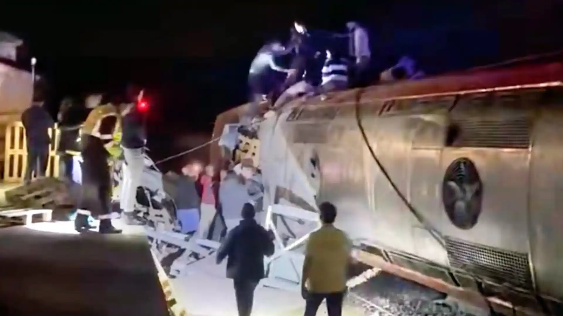 स्पेनमा भीषण रेल दुर्घटना , कम्तीमा २१ जनाको मृत्यु image