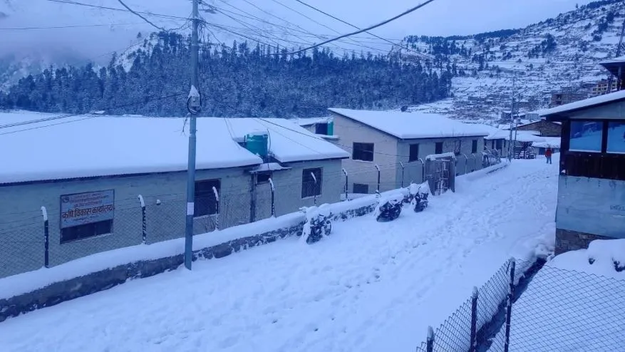हिमपातले मनाङका केही मतदान केन्द्रको अनुगमनमा समस्या image