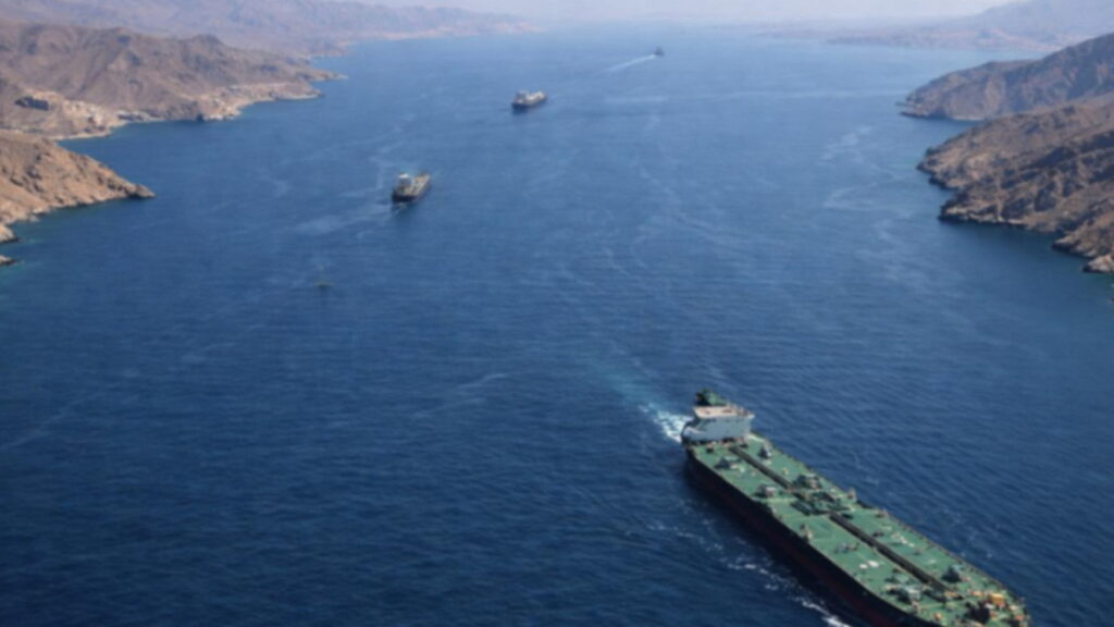 होर्मुज स्ट्रेट बन्द गर्ने इरानको चेतावनी, अमेरिका–इरान तनाव थप चुलियो