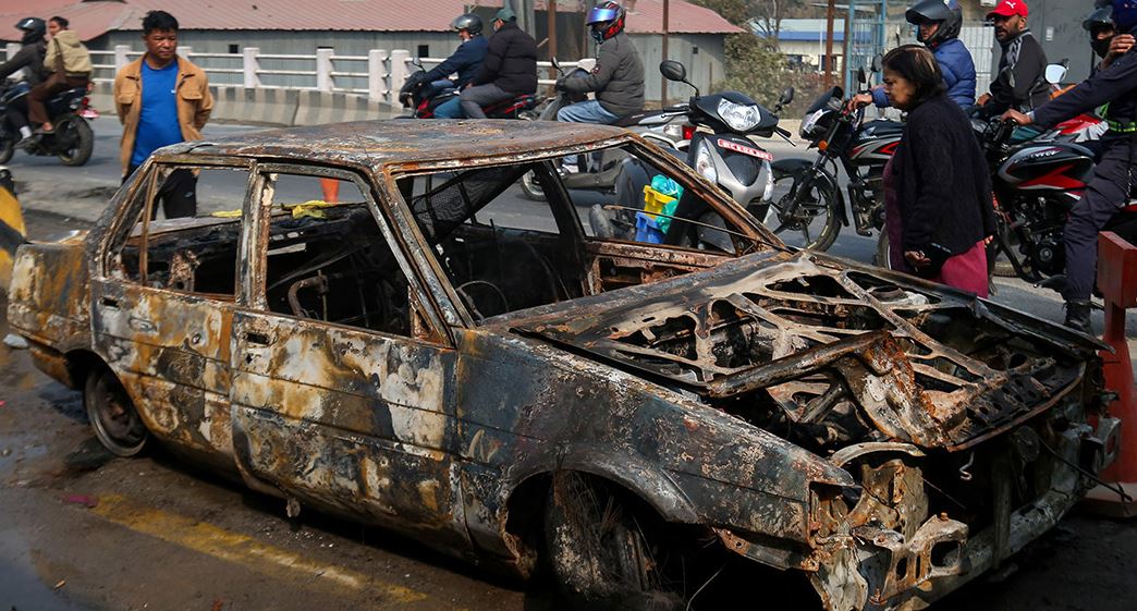 काठमाडौंका सुकेधारा र नैकापमा दुई गाडीमा आगजनी, दुर्गा प्रसाईंको पर्चा फेला image