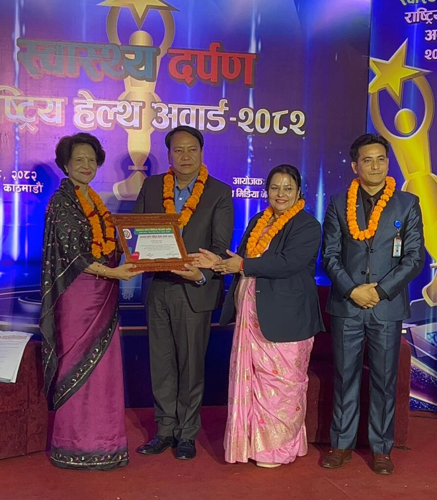 ‘एक विद्यालय एक नर्स’ कार्यक्रमका लागि बागमती स्वास्थ्य मन्त्रालय सम्मानित, मन्त्री थापा र सचिव गौतमद्वारा खुशी व्यक्त