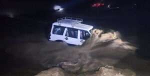 वीपी राजमार्ग पूर्ण रूपमा अवरुद्ध, रोशी खोलाको बाढीले डाइभर्सन बगायो image