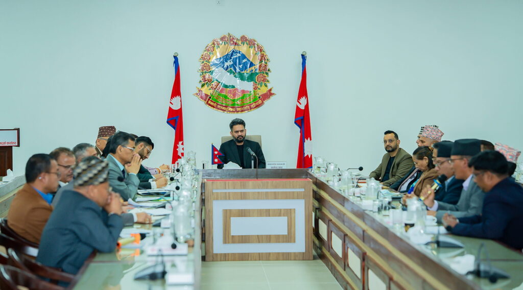 नयाँ शैक्षिक सत्रमा अन्योल : सरकार र स्थानीय तहबीच निर्णय बाझिँदा अभिभावक दोधारमा